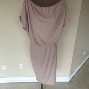 Elegant Off-Shoulder Dress in Soft Pink
